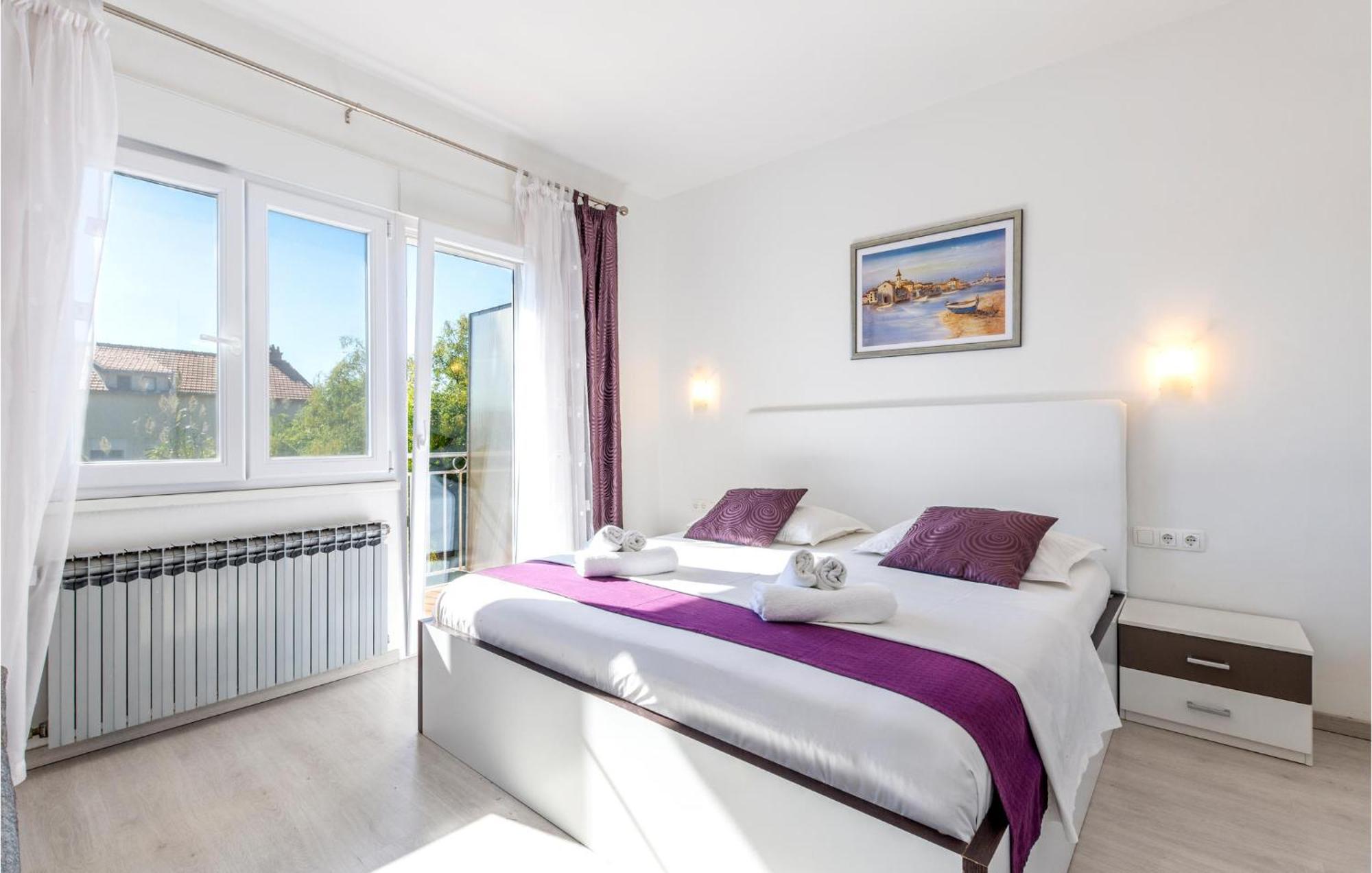 Nice Apartment In Kastel Stari With Kitchen Kastela Exterior photo
