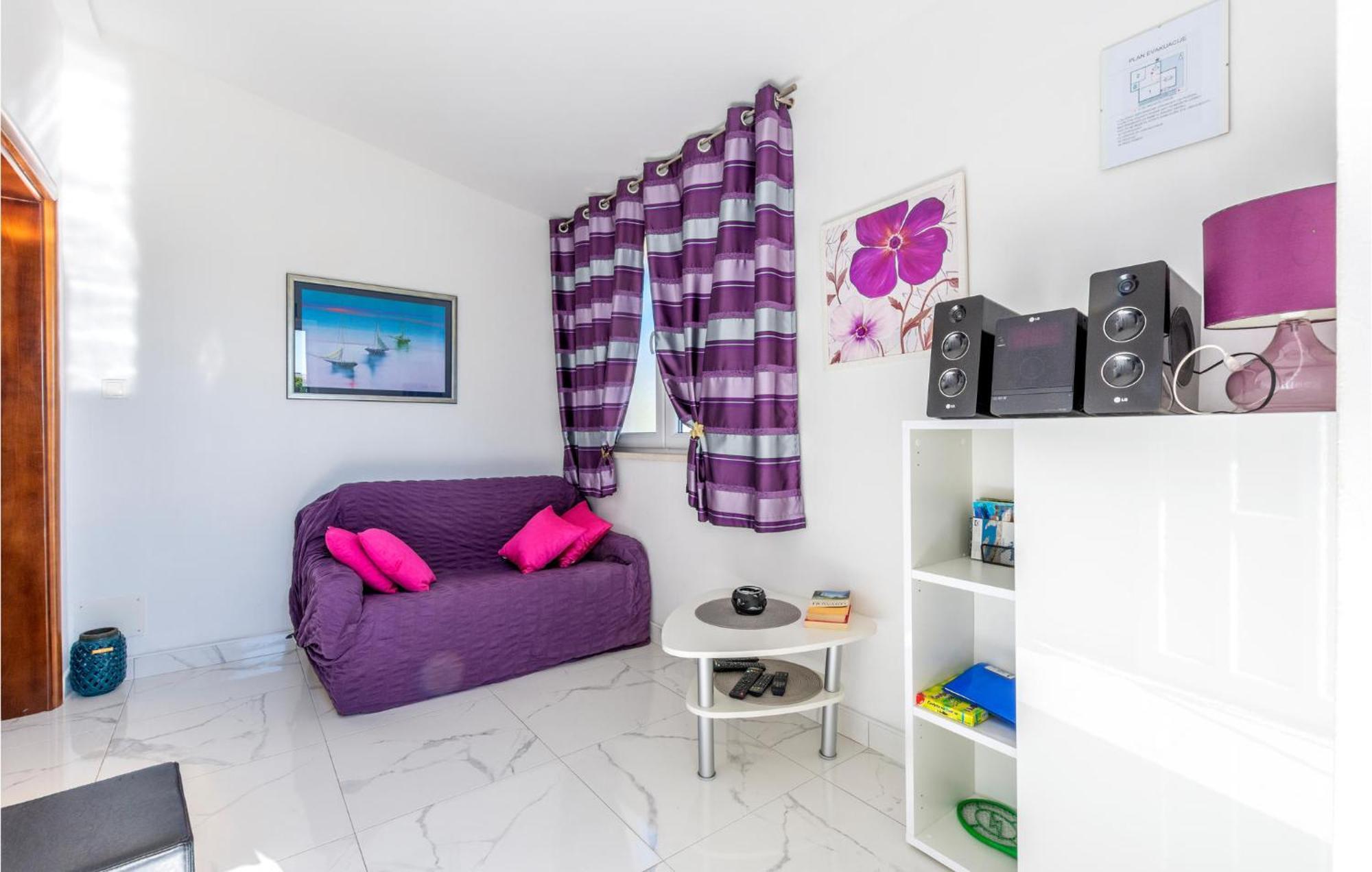 Nice Apartment In Kastel Stari With Kitchen Kastela Exterior photo