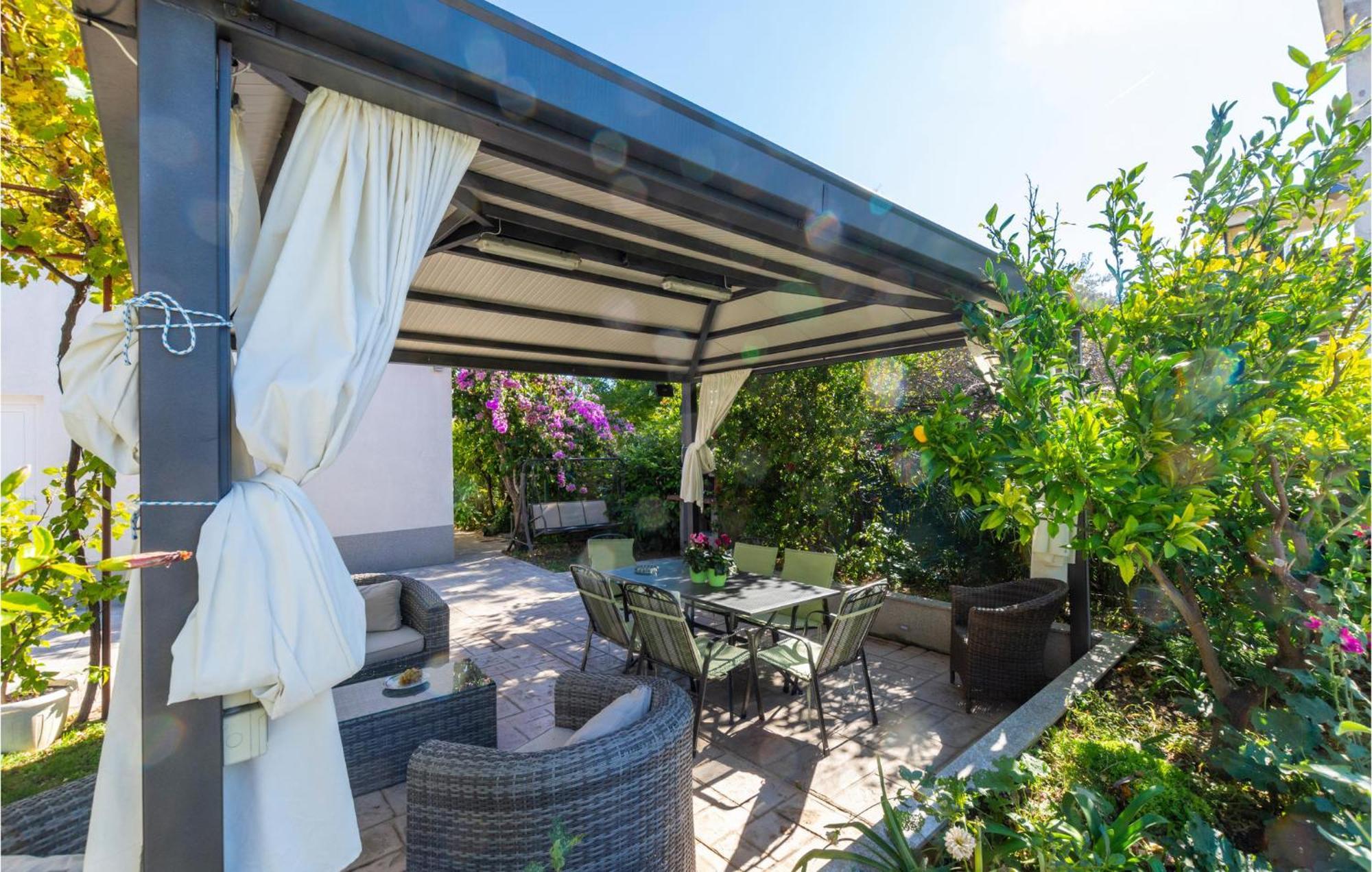 Nice Apartment In Kastel Stari With Kitchen Kastela Exterior photo